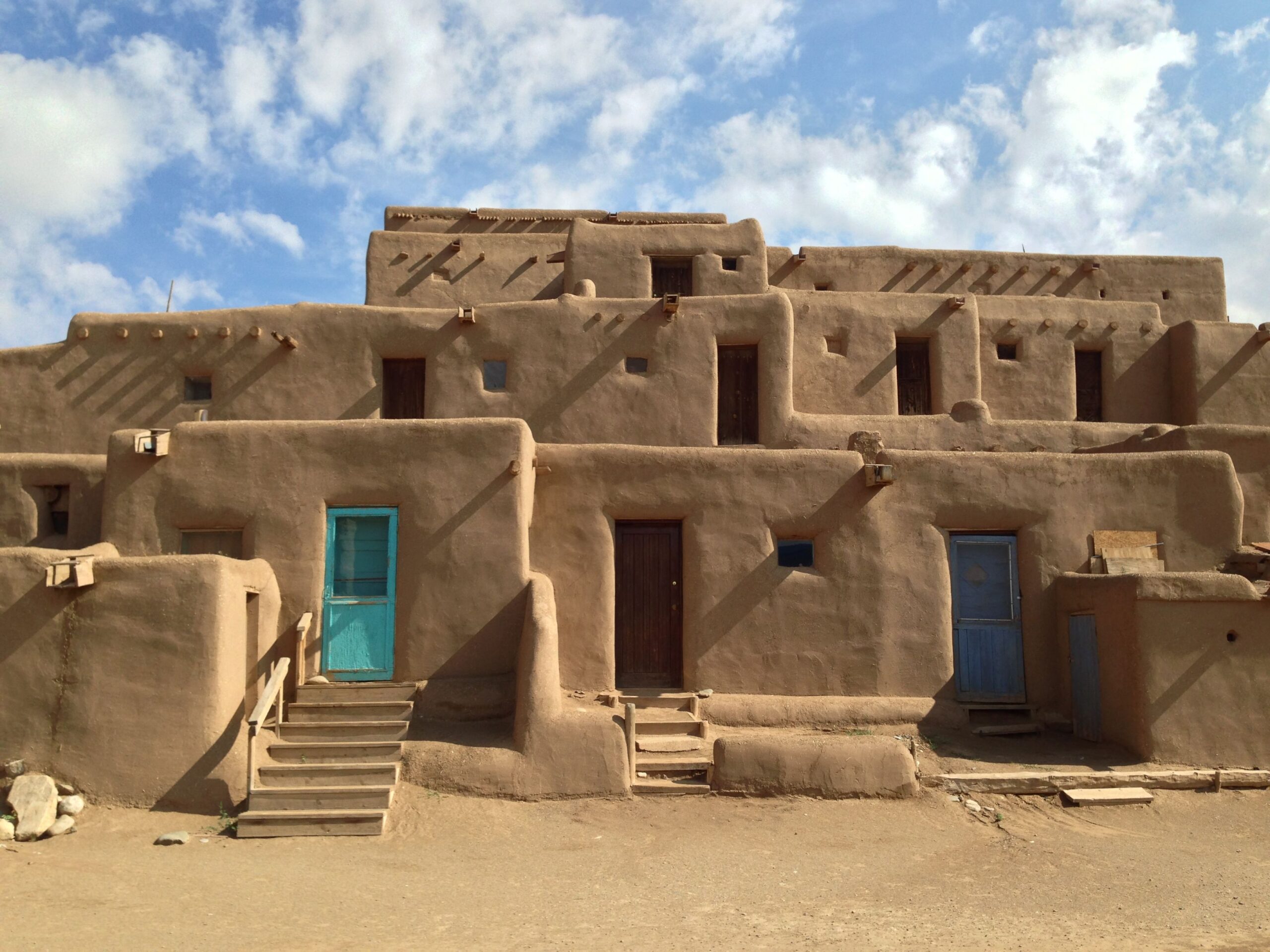 Фото 18 — Строительство дома из глины: традиционные методы